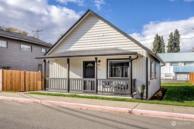 $425,000 | 111 Pershing Avenue | Carbonado Center