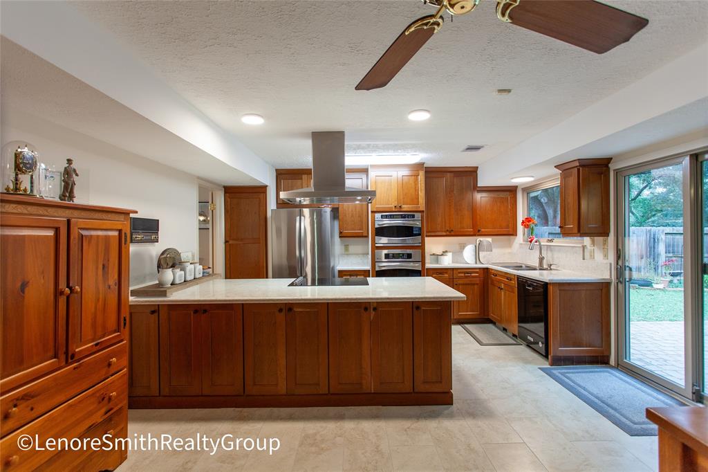 Renovated in 2021 with new cabinets, quartz countertops, LED lighting, JENNAIR fume hood, Kitchen Aid electric radiant heat cooktop & dishwasher, Elkay SS sink , LG refrigerator,Advantium speed cook microwave