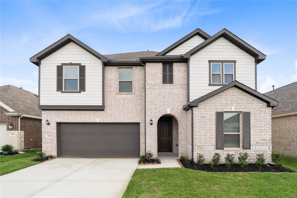 Welcome home to 12610 Blue Jay Cove Lane  located in Lakewood Pines and zoned to Humble ISD!