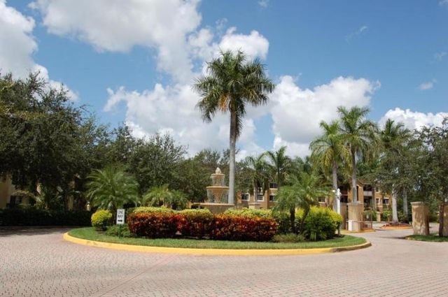 $2,050 | 4115 San Marino Boulevard, Unit 104 | The Villages of Palm Beach Lakes