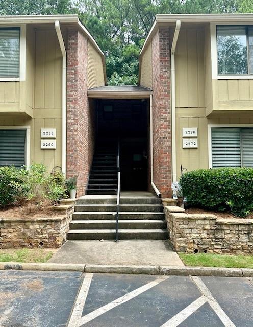 a view of a entrance of the house