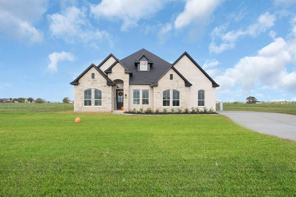 a view of a house and outdoor space