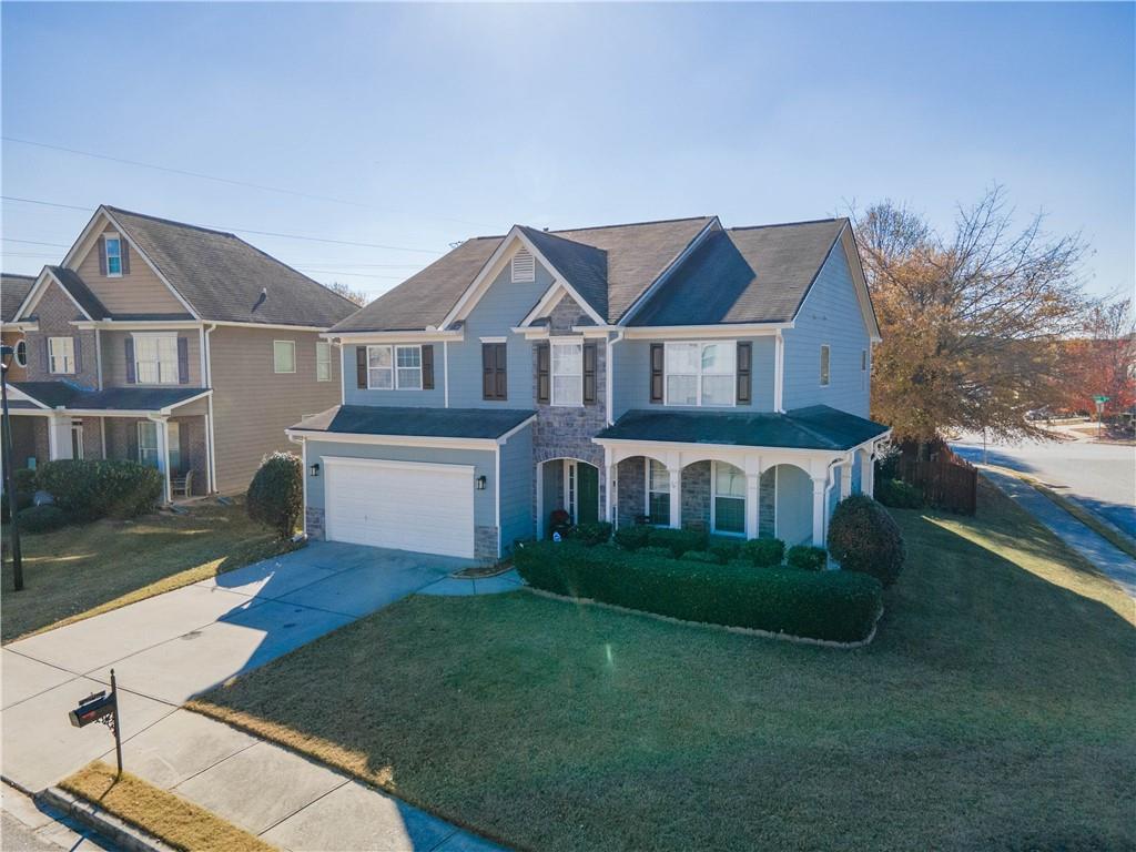 a view of a house with a yard