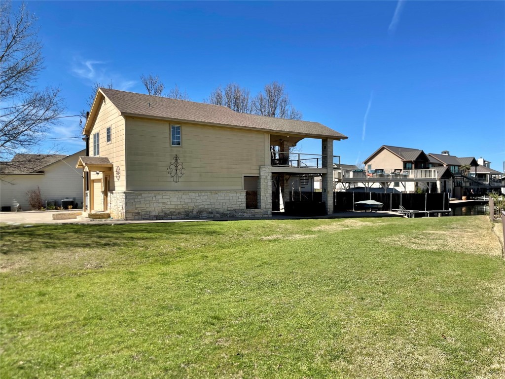 a view of a house with a backyard