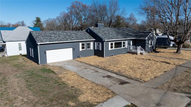 $319,900 | 305 East Hauser Street | Litchfield