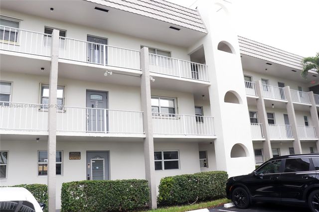 $1,850 | 8130 Sunrise Lakes Boulevard, Unit 104 | Sunrise Lakes