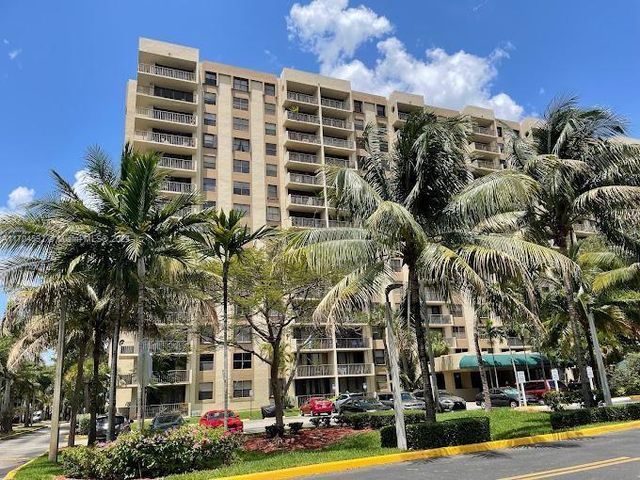 $1,700 | 1470 Northeast 123rd Street, Unit A408 | Central North Miami