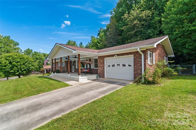 $489,000 | 121 Auburn Park Drive | Waynesville