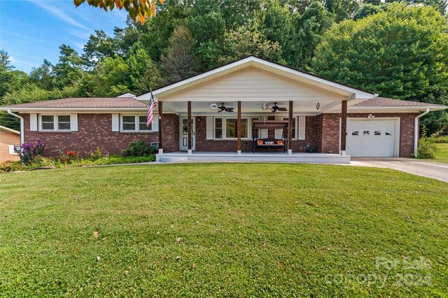 $499,900 | 121 Auburn Park Drive | Waynesville