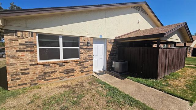 $1,229 | 200 South Shady Shores Drive | Lake Dallas