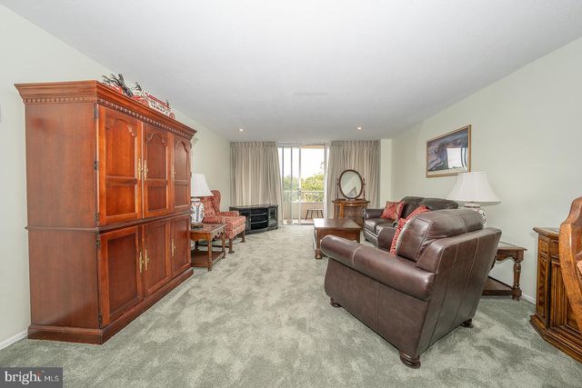 $227,500 | 100 West Avenue, Unit 408S | Beaver Hill South