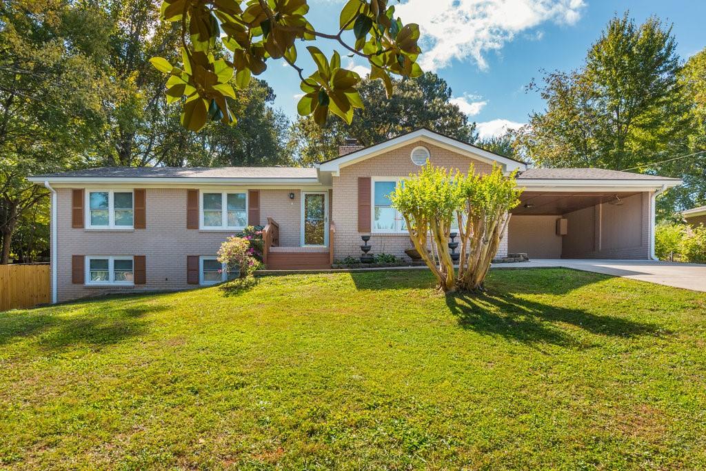 a view of a house with a backyard