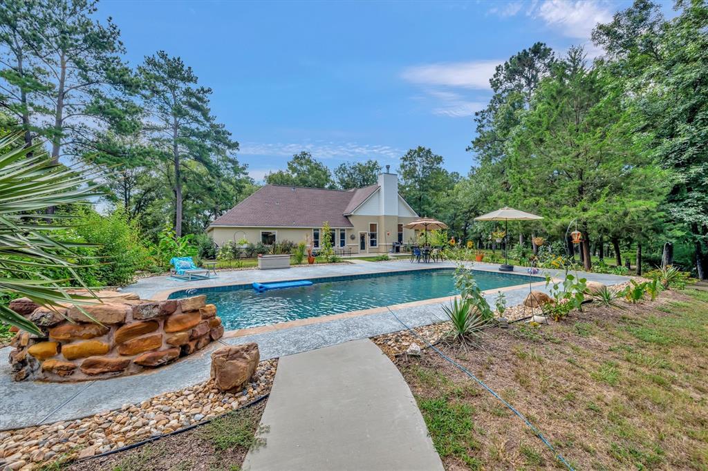 a view of a house with backyard and sitting area