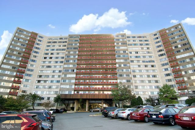 $2,000 | 5340 Holmes Run Parkway, Unit 1619 | Pavilion on the Park Condominiums