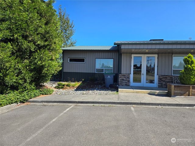 $1,665 | 1102 East Washington Street, Unit A | Sequim