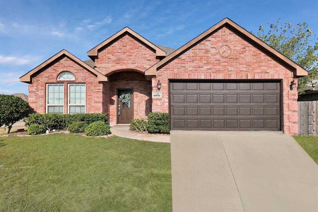 front view of house with a yard