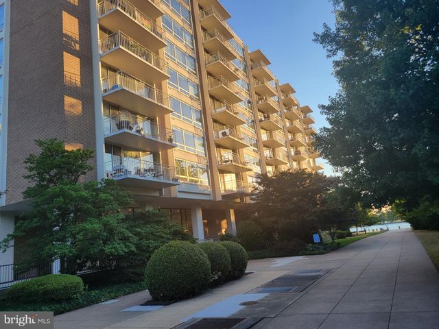 $232,000 | 1425 4th Street Southwest, Unit A502 | Southwest Waterfront