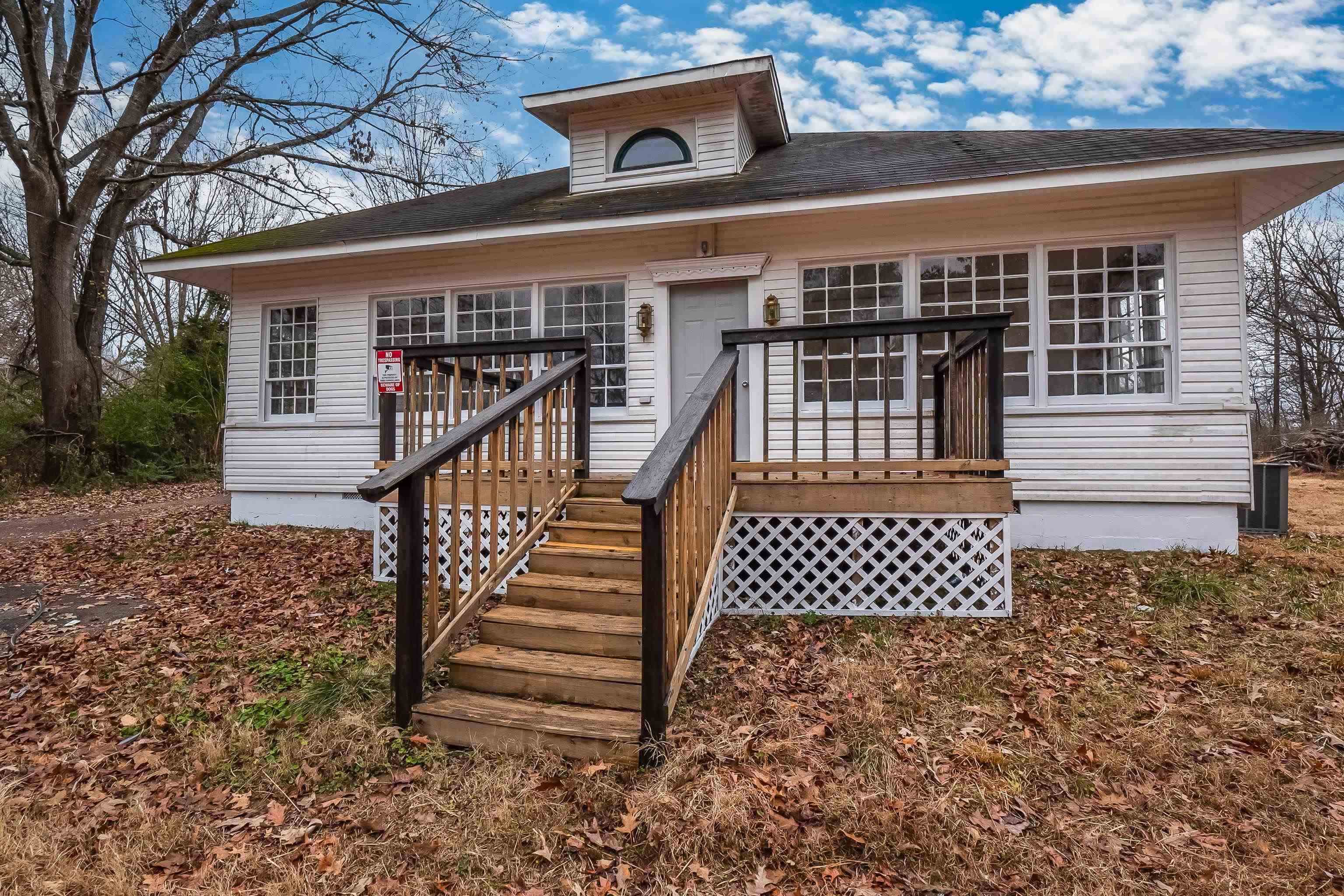 Bungalow featuring a deck