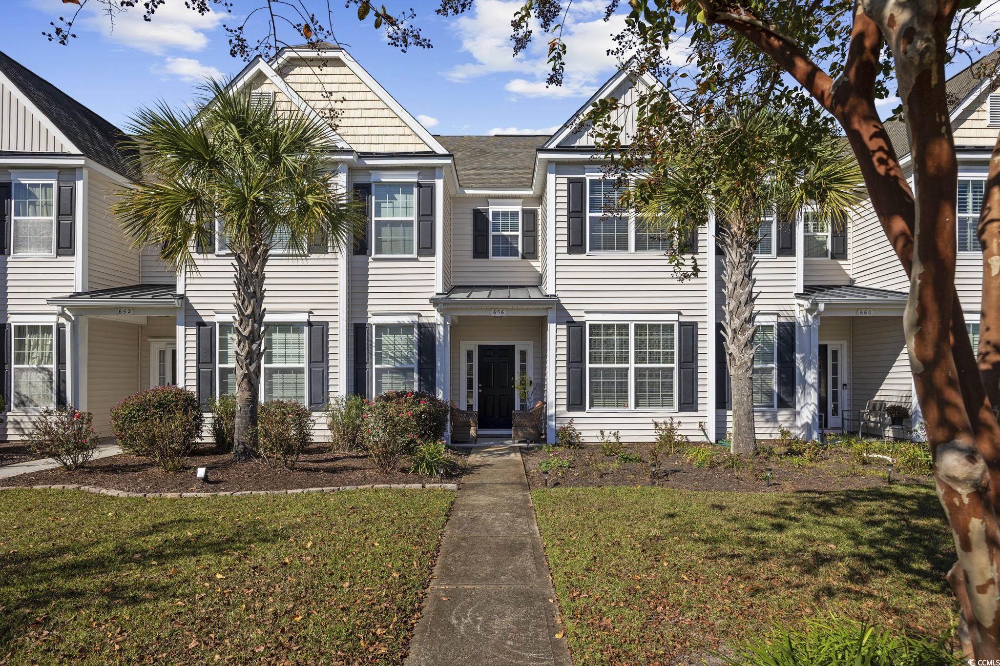 View of front facade with a front lawn