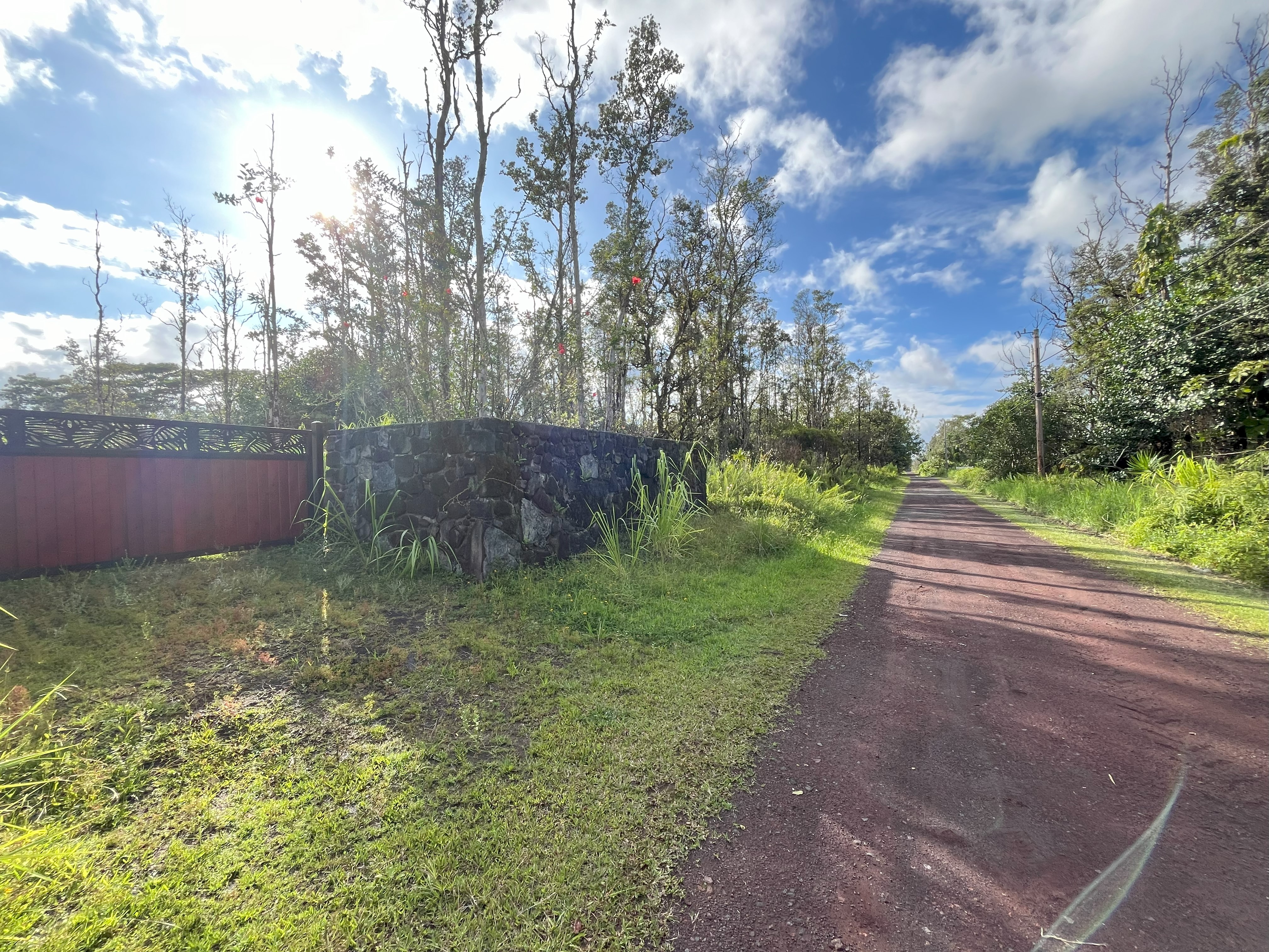 Well maintained graded road, Orchid Drive. Property is on Mauka side.