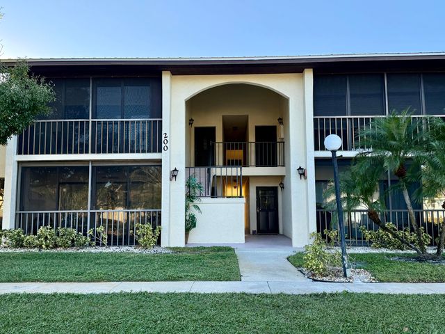 $229,999 | 200 Southeast Four Winds Drive, Unit 213 | East Riverside