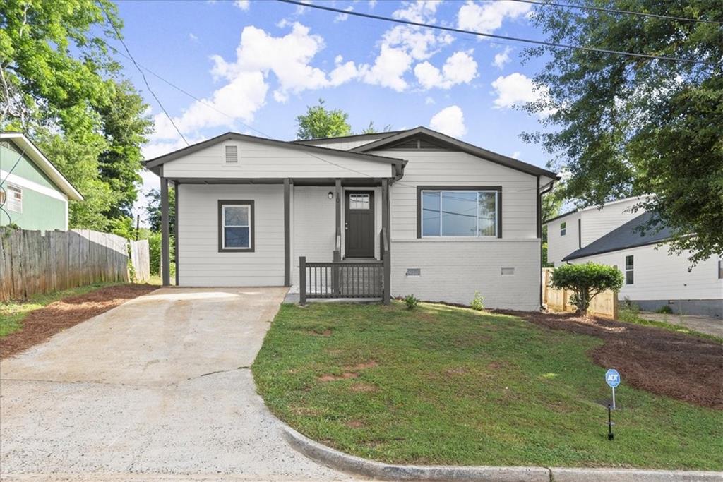 a view of a house with a yard