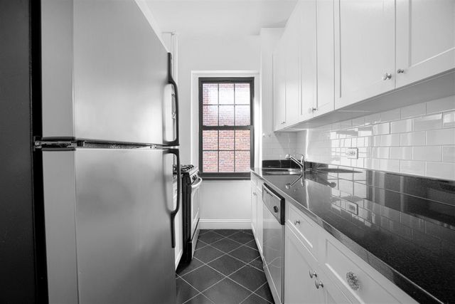 $5,700 | 245 East 11th Street, Unit 5A | East Village