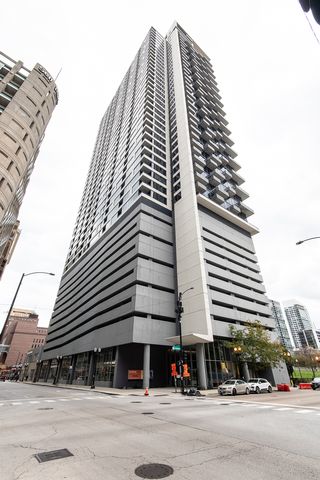 $399,990 | 235 West Van Buren Street, Unit 2216 | The Loop