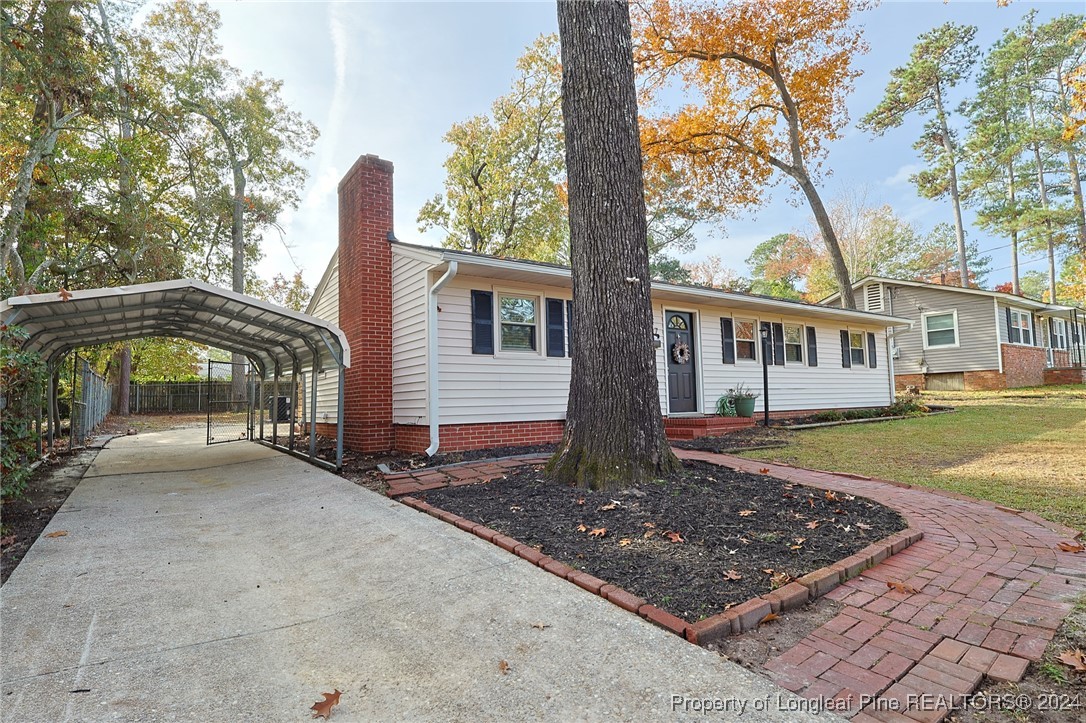 a view of a house with a yard