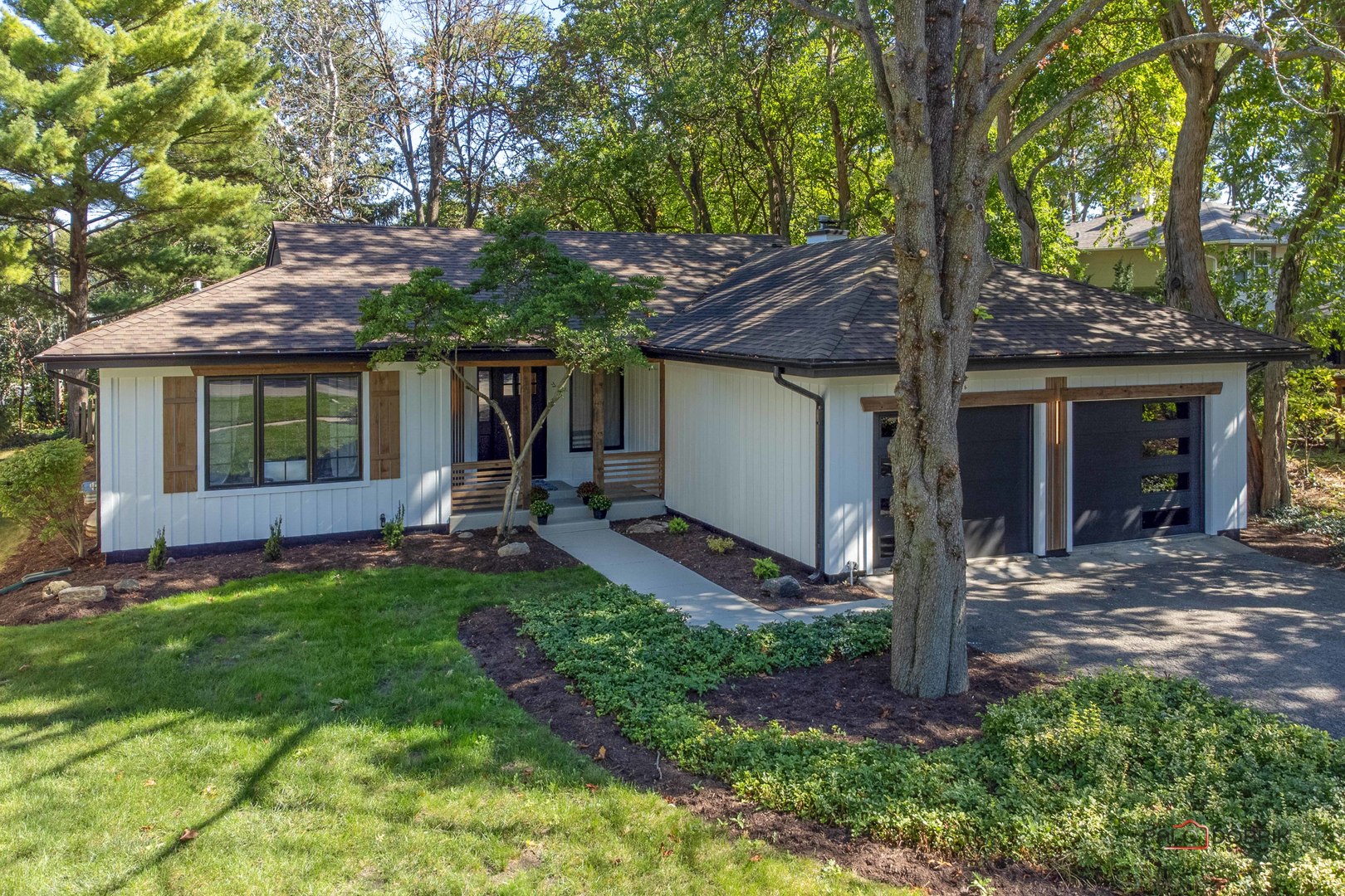 a view of a house with backyard and a tree