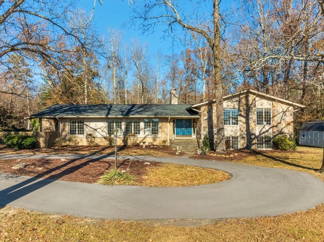 $820,000 | 738 Harris Creek Road Southwest