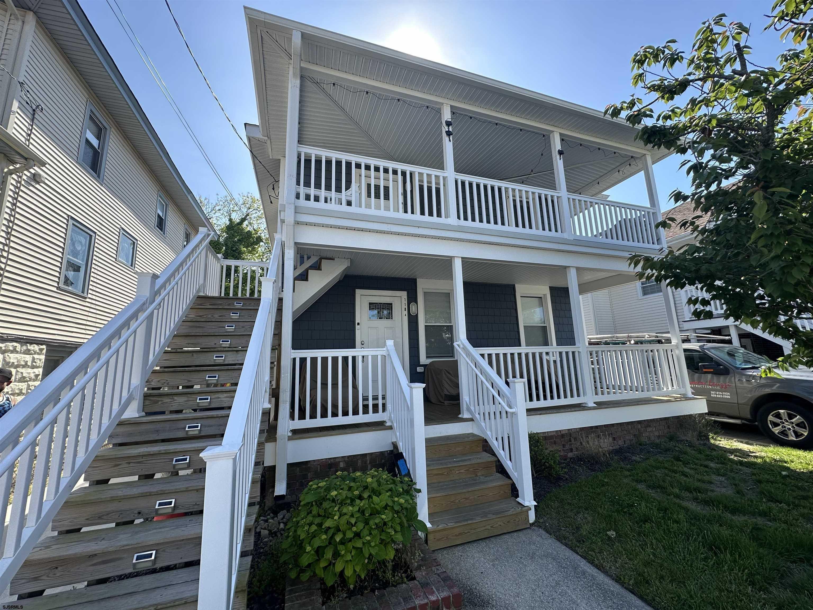 a view of a house with backyard and deck