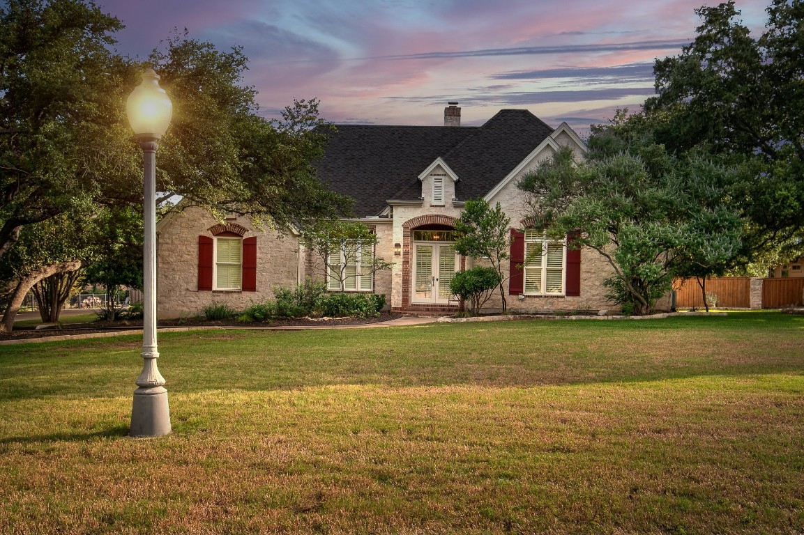 Every home in this neighborhood has a charming light pole in the front yard