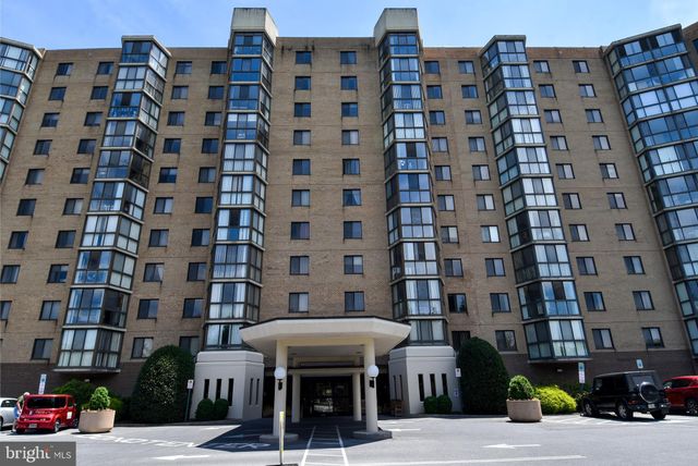 $299,900 | 3310 North Leisure World Boulevard, Unit 6806 | Leisure World