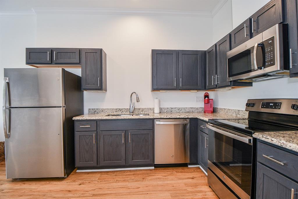 Welcome to this LOVELY HOME offering Fully Equipped Kitchen with all Stainless Steel Appliances.