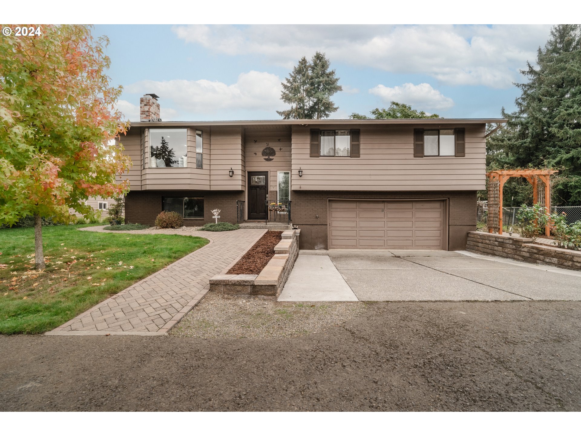 a front view of house with yard