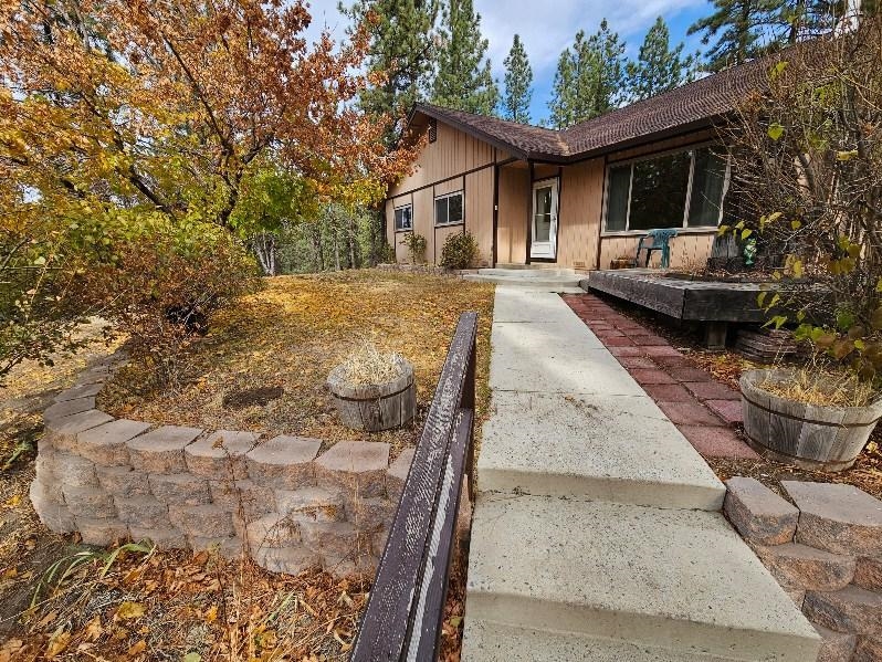 a view of a house with backyard and sitting area