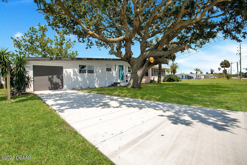 a front view of house with yard and green space