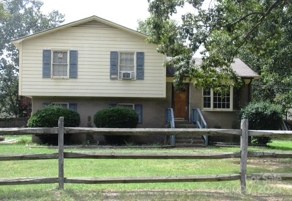 a view front of house with a yard