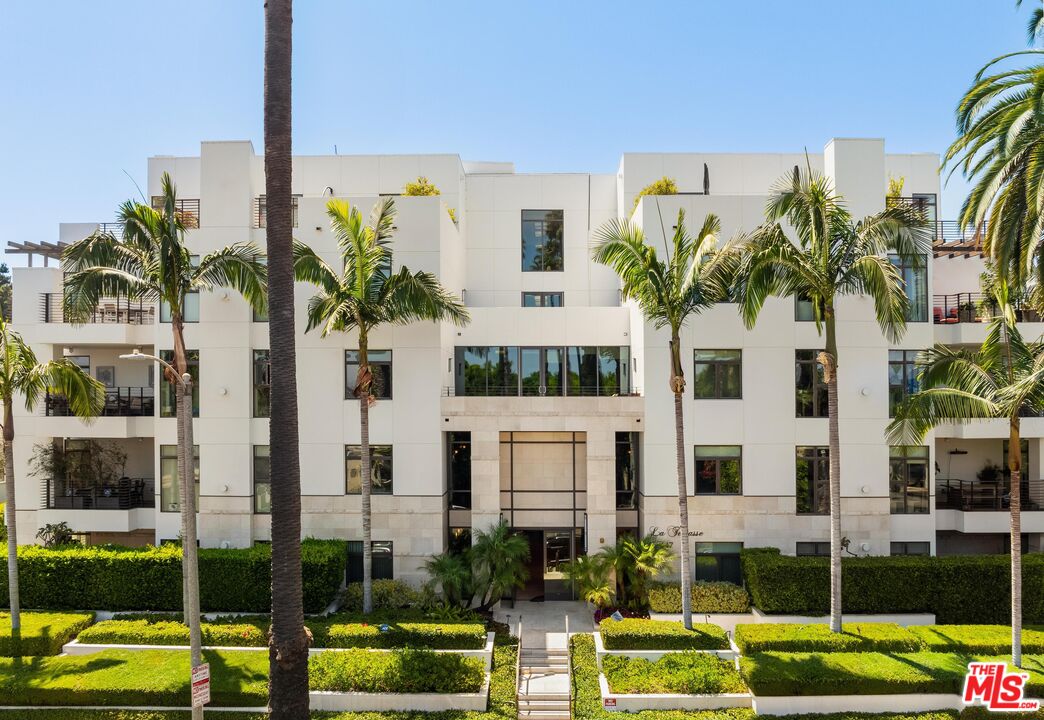 a picture of houses with palm trees