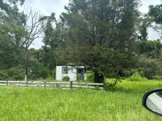 a view of a house with backyard