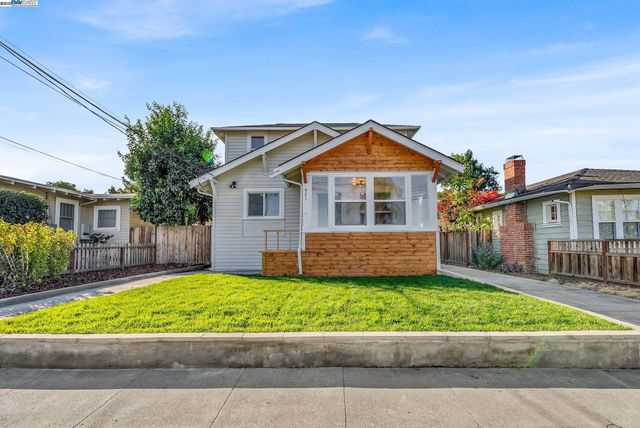 $1,460,000 | 421 Leigh Avenue | Burbank