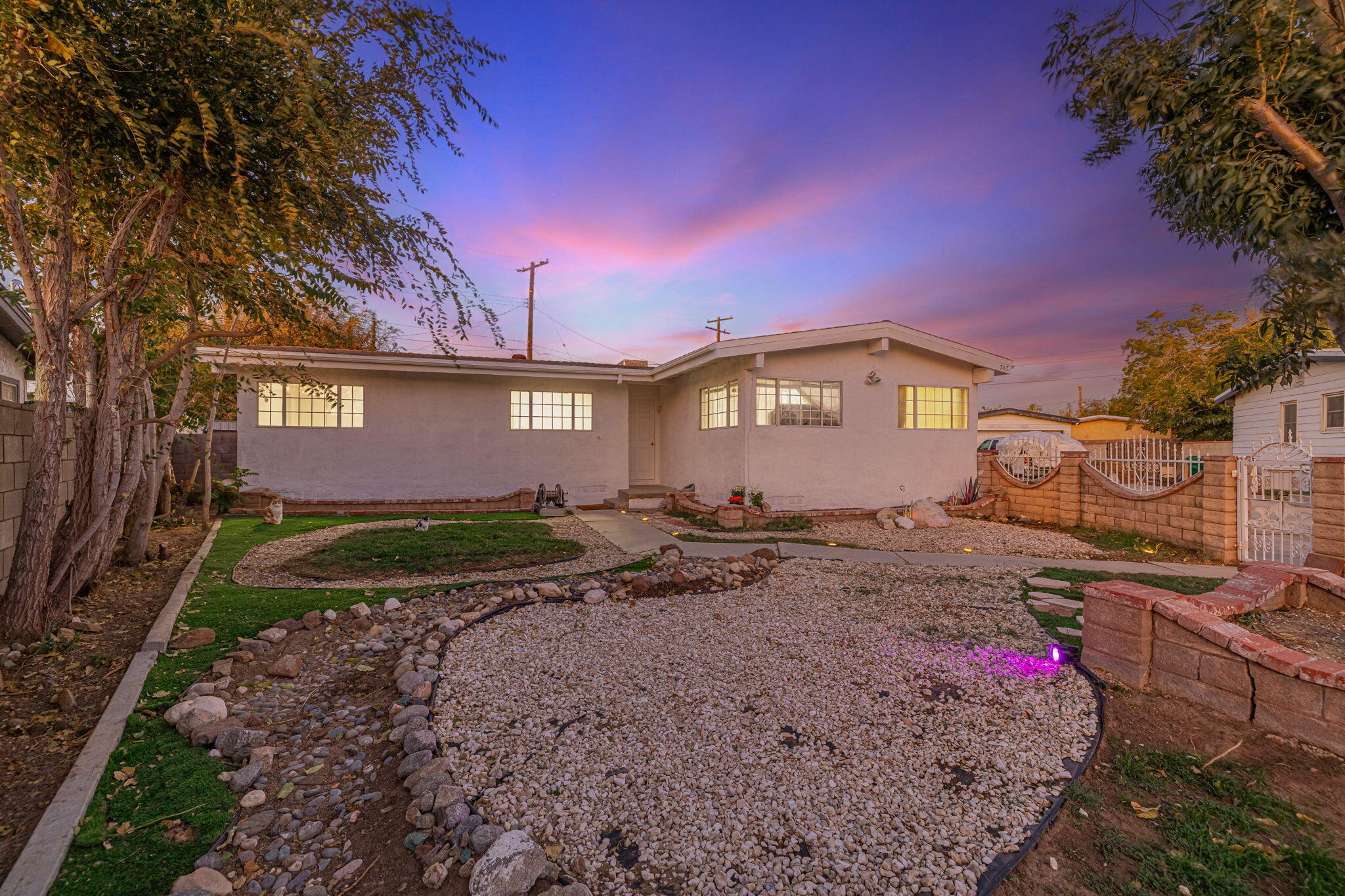 a view of a house with a backyard