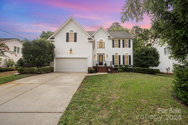 $815,000 | 8909 Creekstone Road | Hunter Oaks