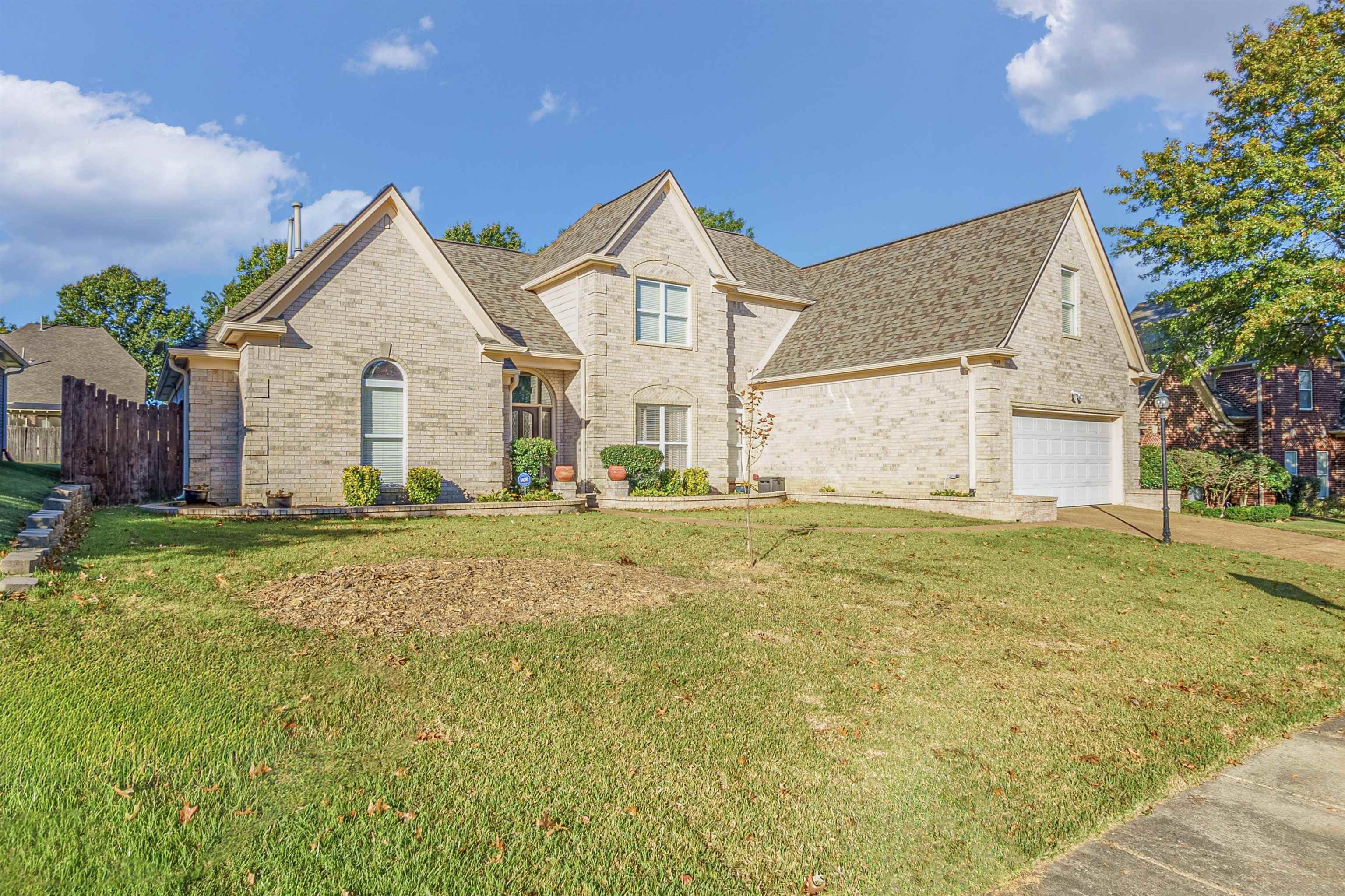 a view of a house with a outdoor space