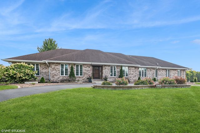 $675,000 | 13555 West Iroquois Trail | Homer Glen