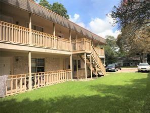 a view of a house with yard and porch