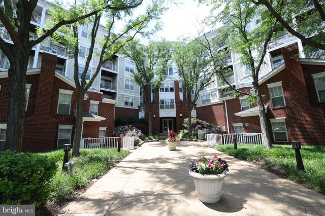 $2,500 | 1625 International Drive, Unit 410 | Lillian Court