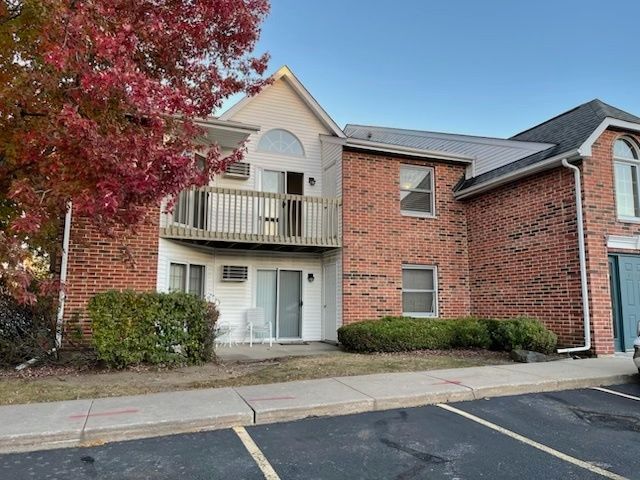 $1,600 | 1371 Cunat Court, Unit 2C | Prairie Point Manors