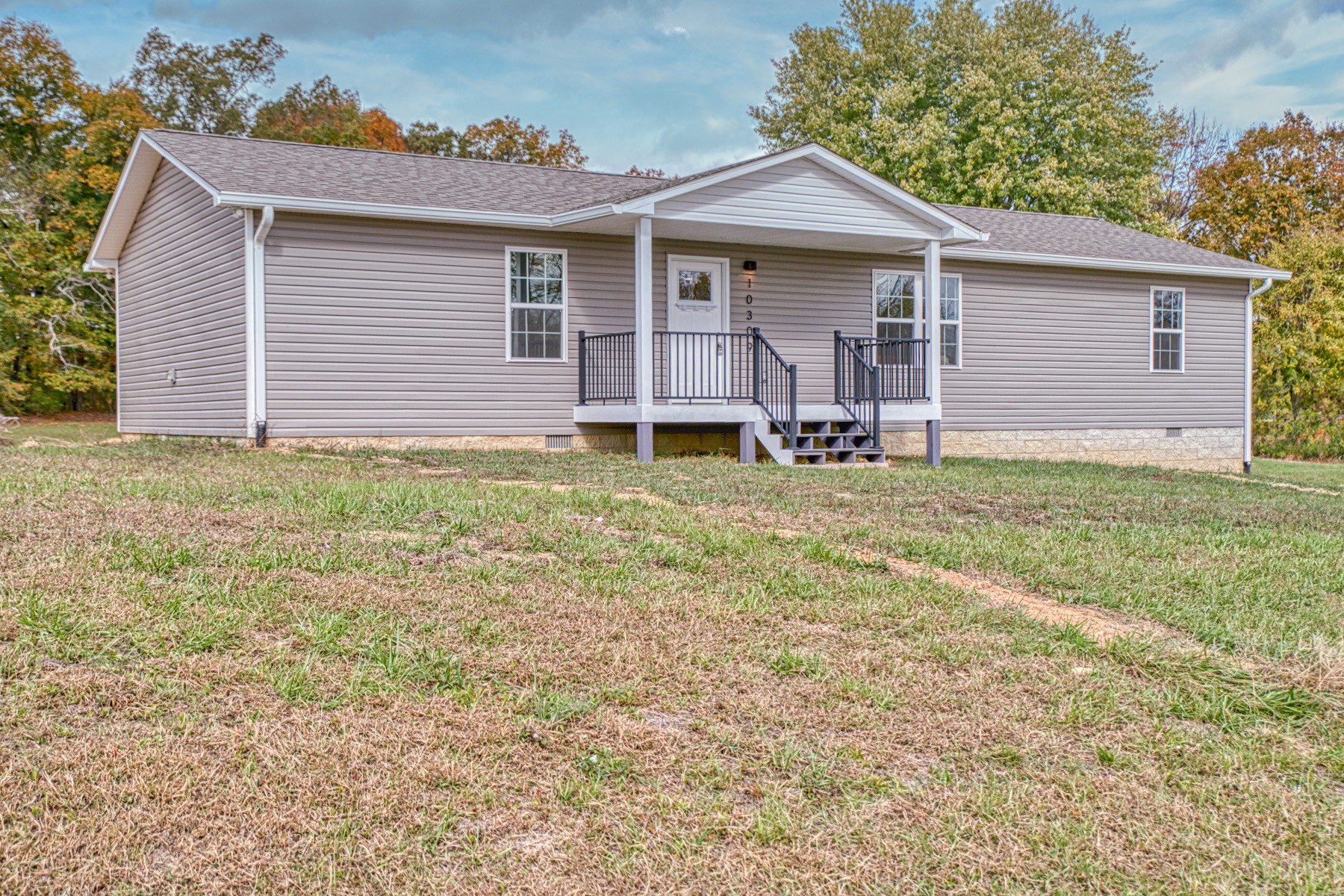 a view of a house with a yard